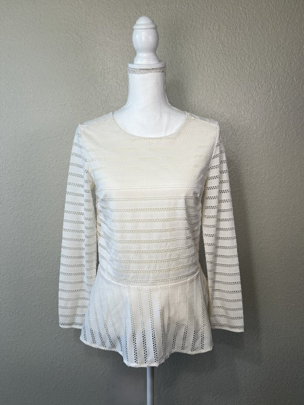 Banana Republic Ivory Long Sleeve Top Lightweight Peplum Blouse Size Small